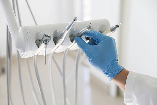 Professional Emergency Dentist technician working in Inverness, IL